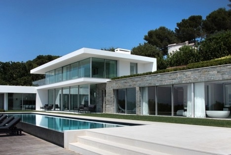 Contemporary villa in Cannes